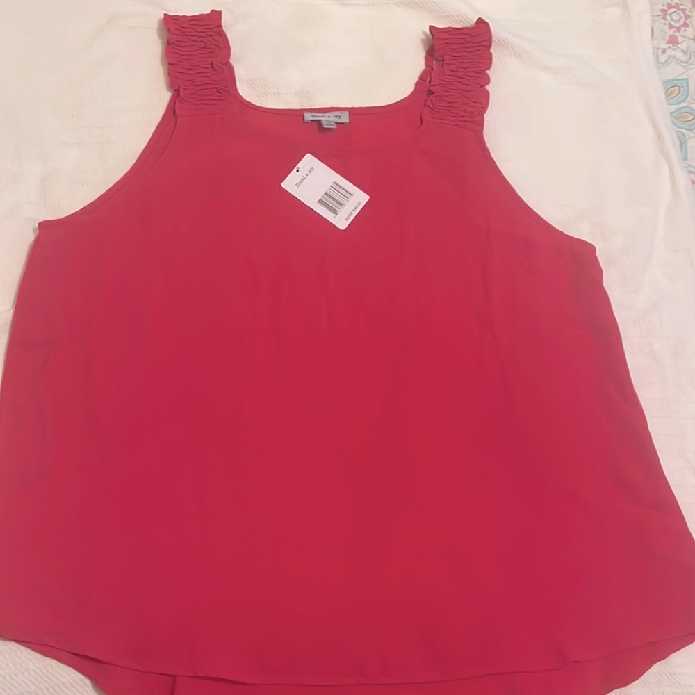 Pretty pink flowing light weight top.